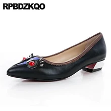 Приукрашенный синий мода Обувь известных марок шпилька изображения животных обнаженный заклепка Настоящая кожа женщин Низкий каблук надевать роскошь итальянский Остроконечные металл дизайнер мультфильм плоские