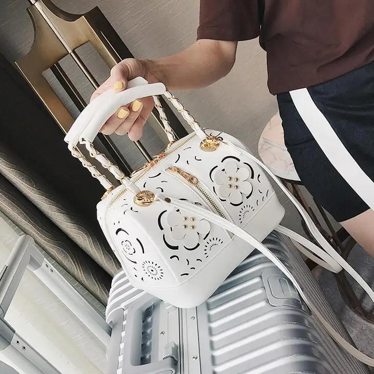 

2017 Fashion New Women Handbags Quality PU Leather Women bag Hollow Flowers Portable Styling Tote bag Shoulder Messenger bag