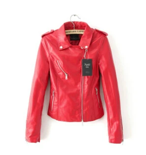 Весна Новая Женская мотоциклетная тонкая куртка нагрудные значки молния сбоку красная черная замшевая куртка