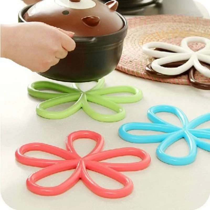 

Home Creative Individual Table Pad Beauty Plumshaped Antiscalding Pad Nonslip Table PVC Hollow Pot Mat Kitchen Coaster Placemat