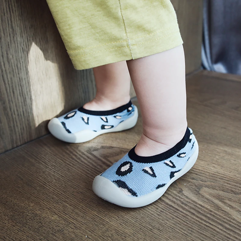 Нескользящие носки для малышей; закрытый носок обувь Новорожденные носки для мальчиков, с резиновой подошвой, носки мягкие носки-тапочки Домашние тапочки нескользящие носки-тапочки; нескользящие туфли