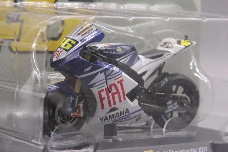 Leo 1:18 FIAT Yamaha YZR-M1 2007 мотоцикл сплав модель автомобиля литье под давлением металлические игрушки подарок на день рождения для детей мальчиков