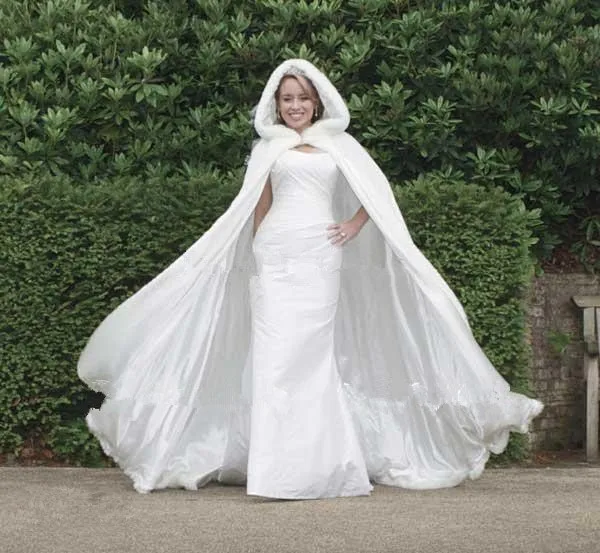 

2019 Winter Wedding Cloak Cape Hooded with Fur Trim Long Bridal Jacket Halloween Bridal Cloak For Christmas White Ivory Cloak