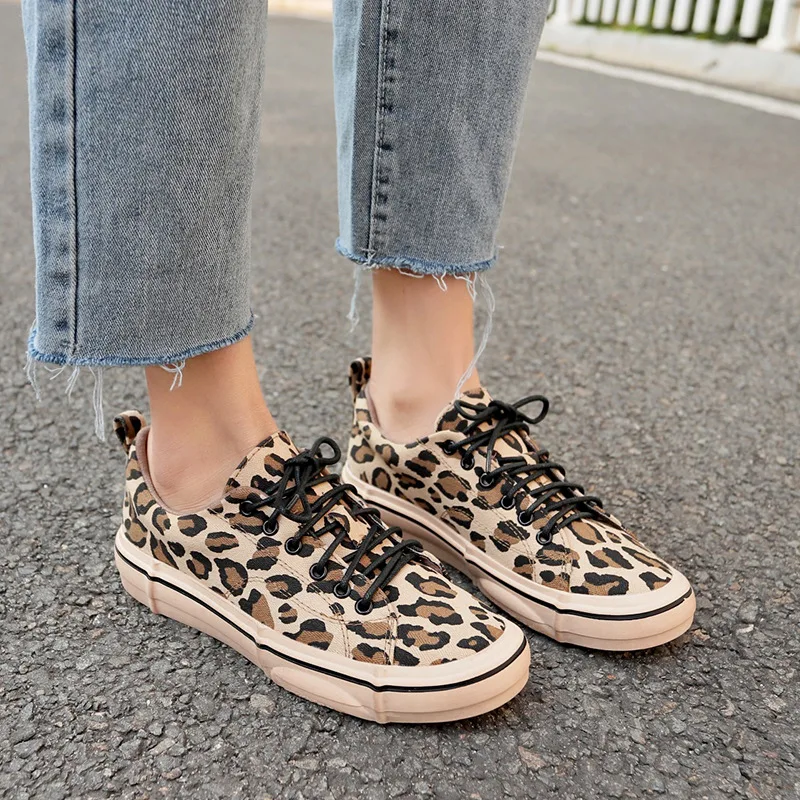 

2019 autumn new stylish simple leopard canvas shoes women comfortable wild casual flat shoes