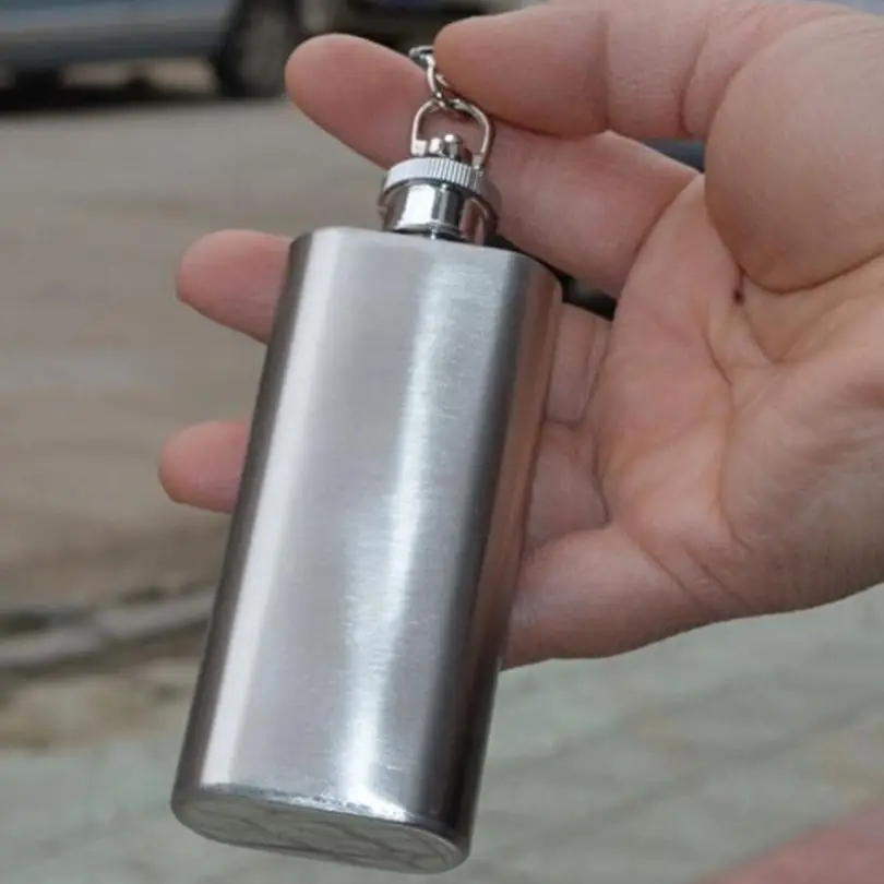 Квалифицированные Новинка года 2 oz мини Нержавеющая сталь фляжка для спиртного кувшин с цепочкой для ключей Воронка Горячие леверт челнока dig6823