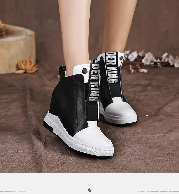 Женская обувь; кроссовки из натуральной кожи, визуально увеличивающие рост; женские ботильоны на плоской платформе с буквенным принтом; Цвет черный, белый