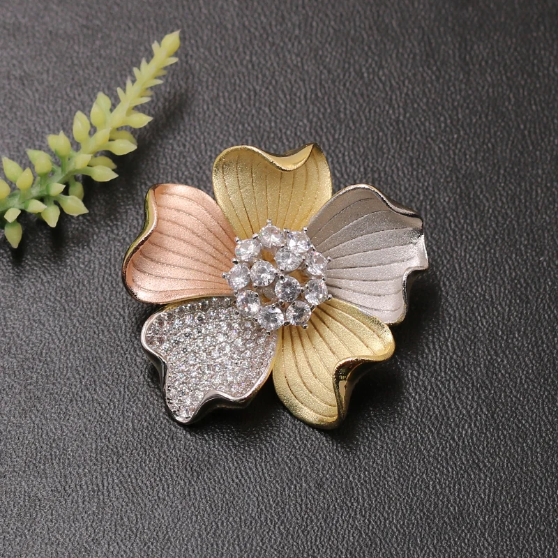 

Lanyika Fashion Jewelry Luxury Artistic Blooming Flowers Brooch Pendant Dual Use for Wedding Party Micro Paved Popular Gift