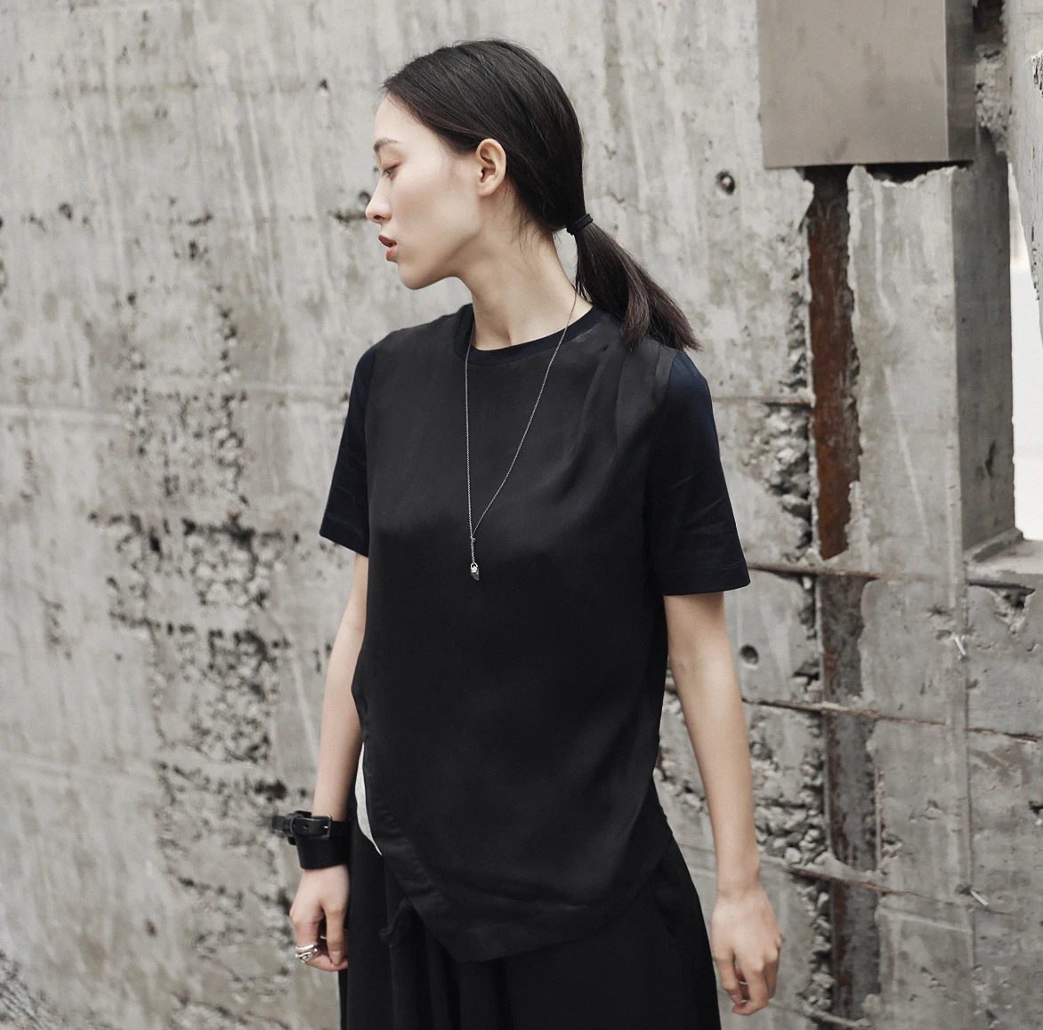 [EAM] 2019New Spring Summer O-collar Short Sleeve Dark Blue Back Striped Stitch Irreguar Drawstring Hem T-shirt Women JF260