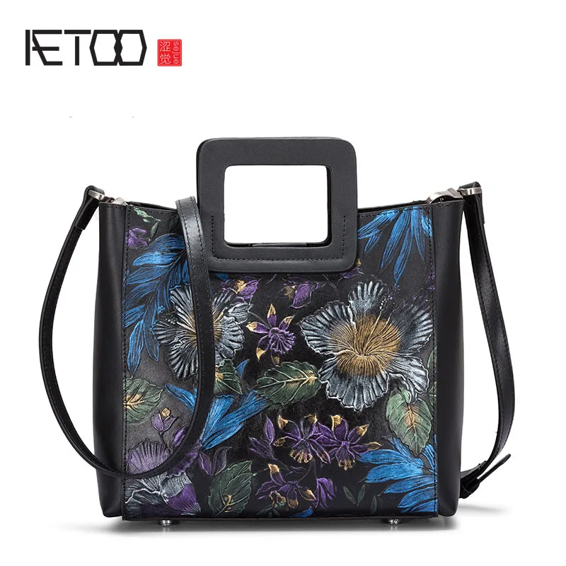

AETOO The new first layer of leather embossed hand-painted ladies shoulder diagonal portable retro leather handbags