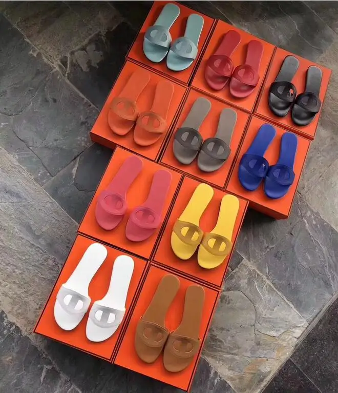 

2019 new summer ladies casual pig nose flat with comfortable sandals beach word slipper