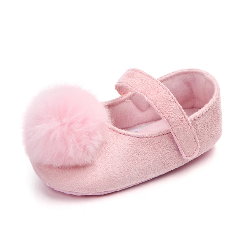 Детская обувь из флока с меховым помпоном; прогулочная обувь для новорожденных; Цвет Черный; обувь для маленьких девочек; обувь для малышей с мягкой подошвой; обувь для девочек - Цвет: Розовый