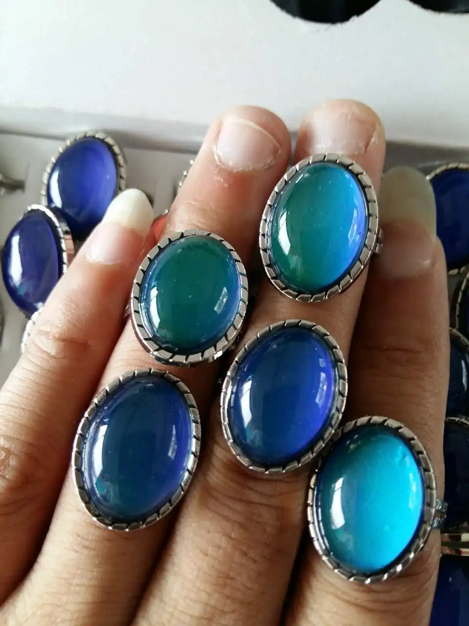 

mood ring egg-shaped crystal oval color changing mood ring