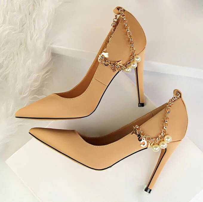 Fashion woman high heel coffee bling metal chains pearl decor string ...