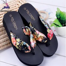 Богемные пляжные шлепанцы с цветочным принтом; женские шлепанцы на танкетке; Вьетнамки; Новинка года; Летняя обувь; женская обувь; zapatos mujer