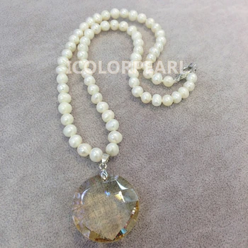 

WEICOLOR Lovely 7mm Nearround White Real Freshwater Pearl And Flatround Champagne Crystal Pendant Jewelry Necklace For Girls.