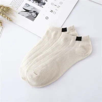 Лидер продаж, милые носки для девочек женские дышащие женские хлопковые носки высококачественные удобные короткие носки 10 цветов - Цвет: A1022-Milky white