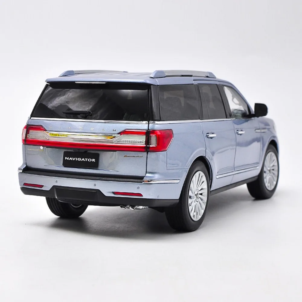 1:18 литая под давлением модель для Lincoln Navigator светильник синий роскошный внедорожник оригинальная Заводская игрушечная машинка миниатюрная коллекция