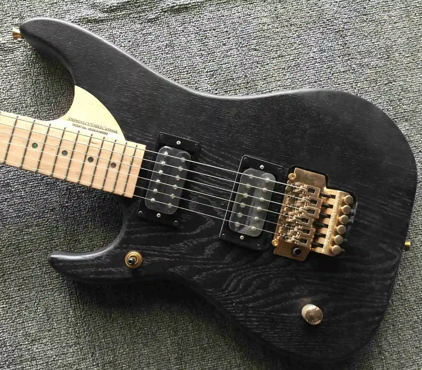 

Classic 6 string electric guitar can be customized