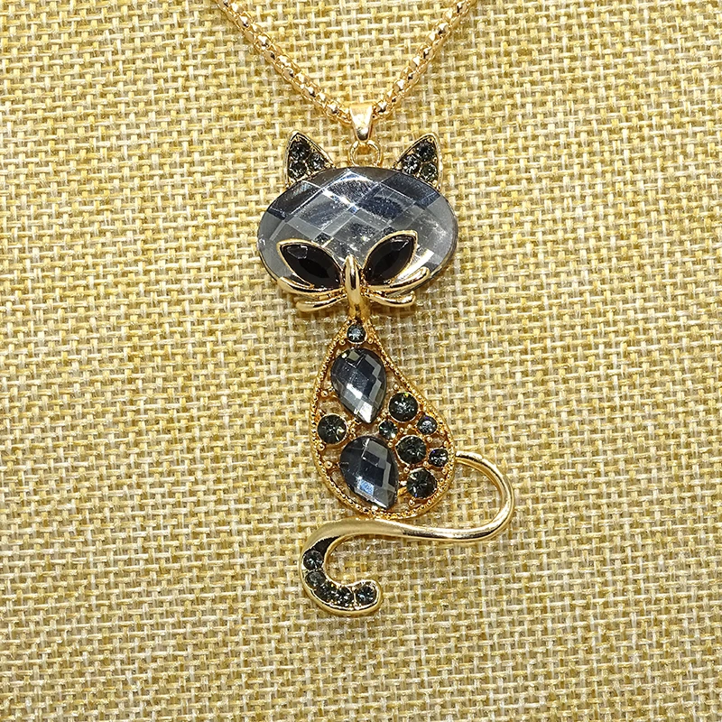 

XDPQQ Golden Kitten Necklace Transparent Black Crystal Cutting Mirror Effect Clothes Chain Gifts Women Fashion Accessories