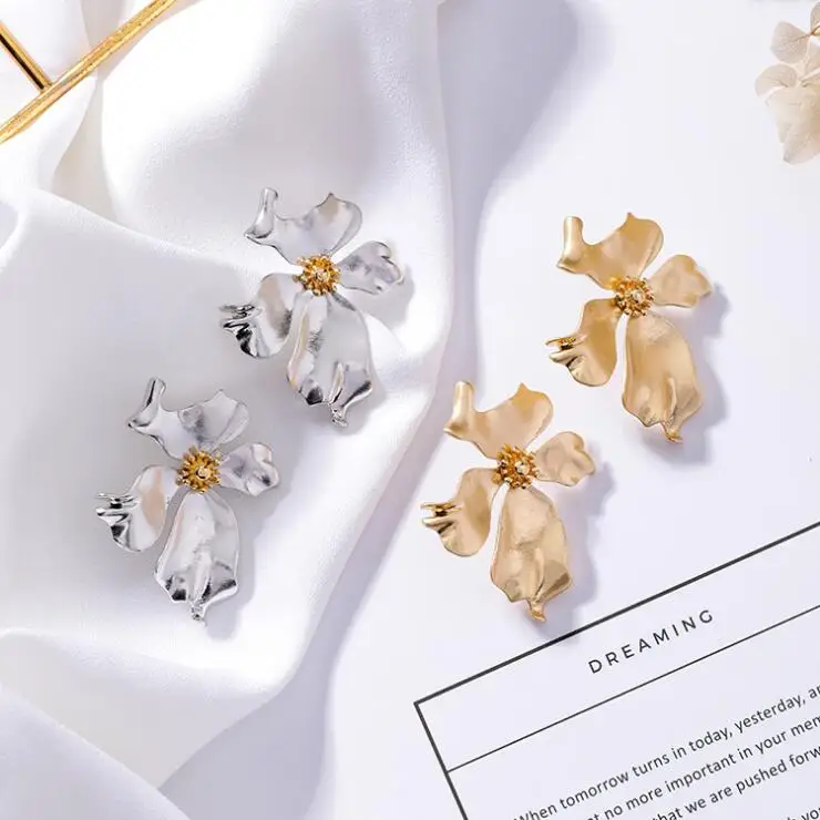 

Occident Fashion Metal Flower Stud Earrings Female Exaggerated Atmospheric Dress Accessories KE45
