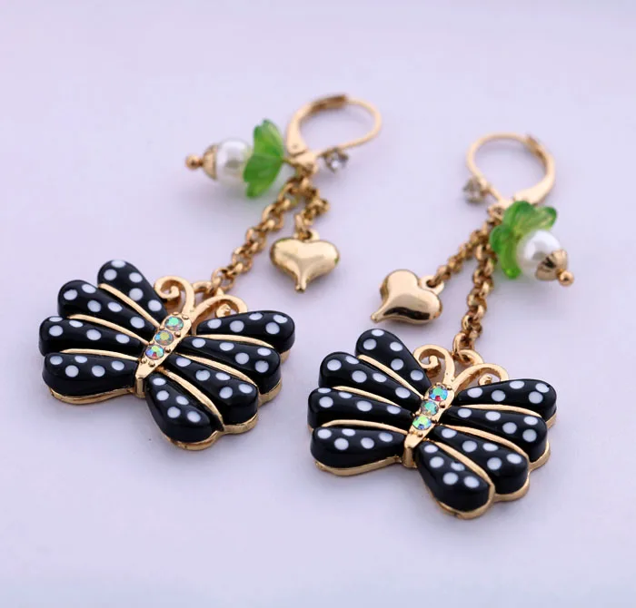 

Simulated Pearl Butterfly Earrings for Women Fashion Indian Jewelry Insect Pending Black Vintage Earrings Wholesale