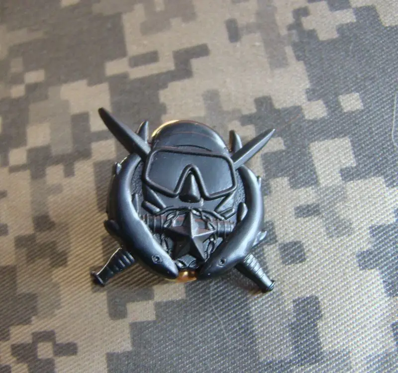 Military Lapel Pin US SPECIAL FORCES SCUBA COMBAT OPERATIONS DIVER METAL BADGE