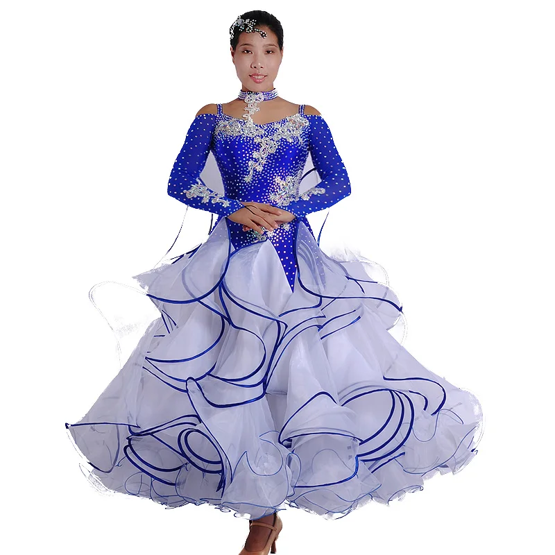 Танец в длинном платье. Платье вальс. Танцевальные платья. Платье для танца москва. Ткань для танцевальных костюмов интернет магазин.