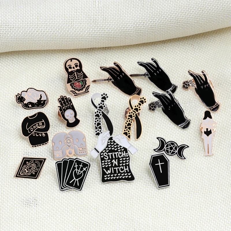 

Metal Enamel Hijab Pin Cartoon Black Witchcraft Brooches Hands Coffin Poker Necktie Jeans Lapel Pins Bag Icon Badges Friend Gift