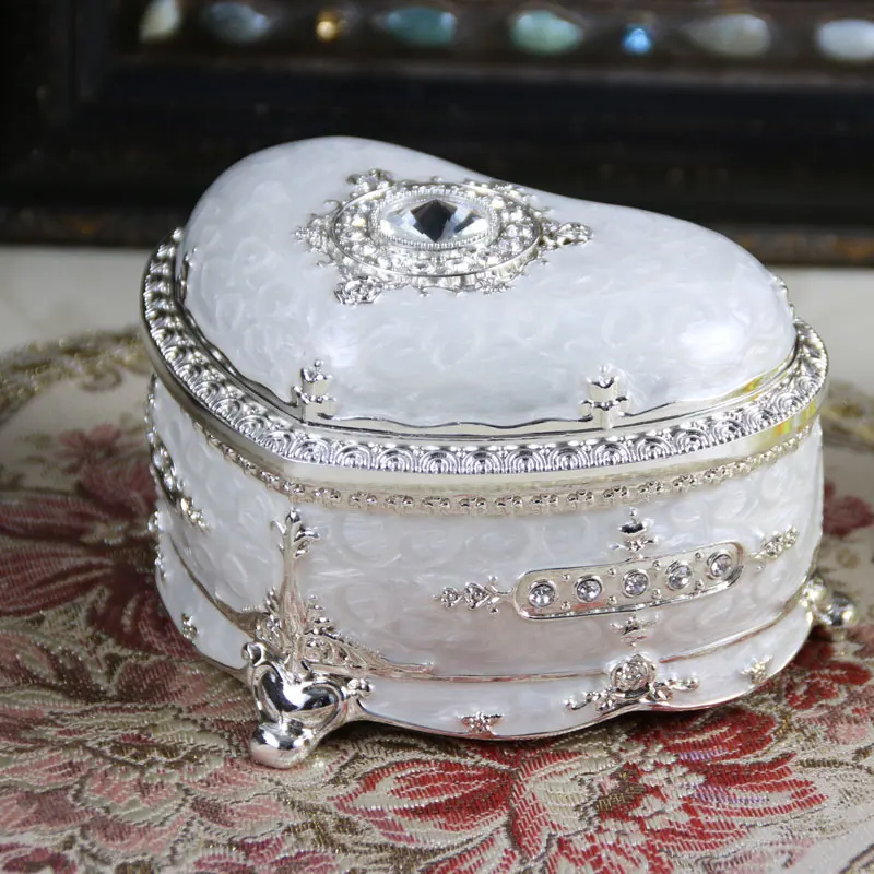 Европа в форме сердца сплав металла не ювелирный чехол для хранения Коробка для хранения настольный органайзер Путешествия шкатулка мини-п... Европа в форме сердца сплав металла не ювелирный чехол для хранения Коробка для хранения настольный органайзер Путешествия шкатулка мини-п...