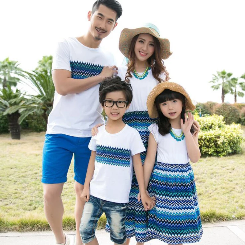 

Father Son T-shirt New 2019 Summer Mom Daughter Clothes Blue Stripe Seaside Beach Dress Family Matching Outfits