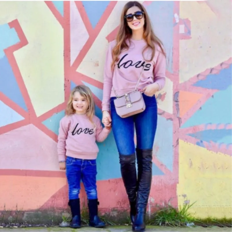 

Winter Matching Mother Daughter Clothes Love Mama Like Baby Girls Sweatshirts Pink T Shirt Love Print Family Matching Clothes