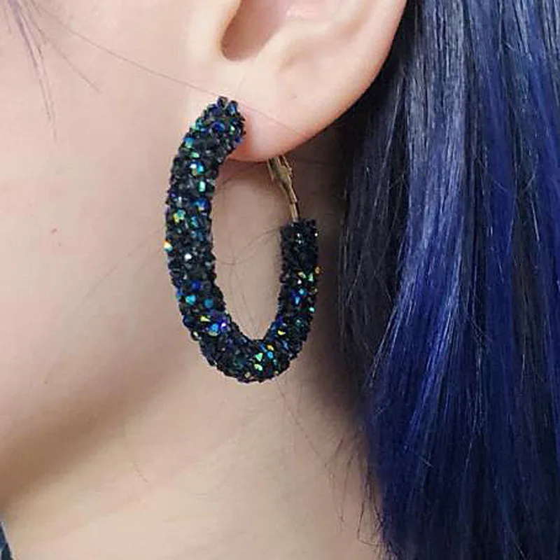 

Earrings Wholesale Punk 2018 New Fashion Earrings White / Black / Blue Simple Wild Crystal Round Matte Ladies Hot Sale Earrings