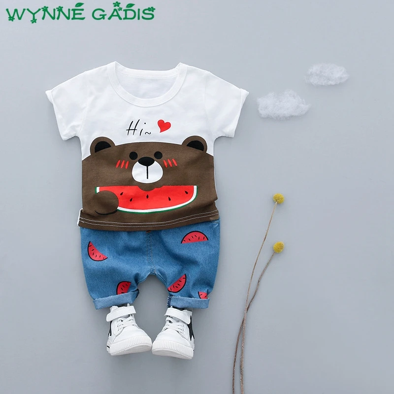 Летние комплекты для малышей костюмы из двух предметов для мальчиков Одежда для новорожденных футболка с короткими рукавами и рисунком медведя+ джинсовые шорты с арбузом