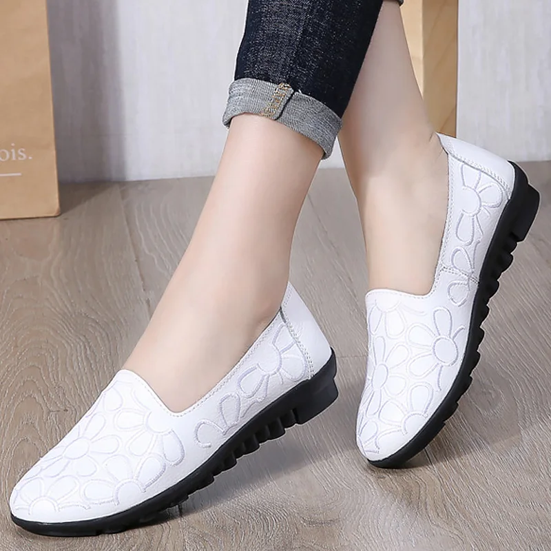 

Spring 2019 new arrival designer genuine leather loafers women flats slip-on loafers flower pointed toe casual shoes woman