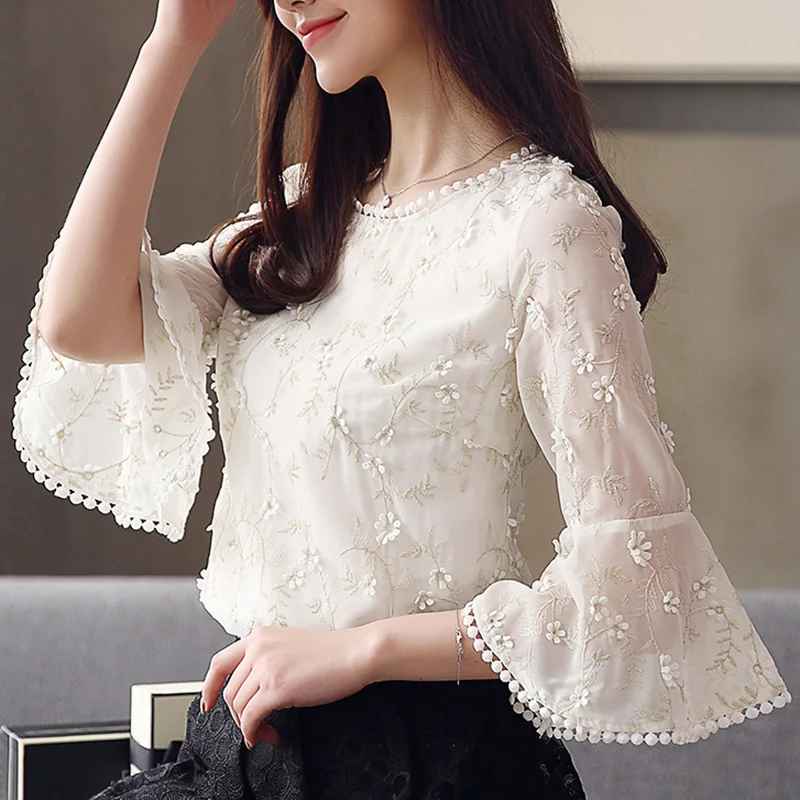 

Plus Size 2XL 2018 Fashion Lace White Slim Blouses Elegance Lace Woman White Tops Flare Sleeve Female blouse Shirts