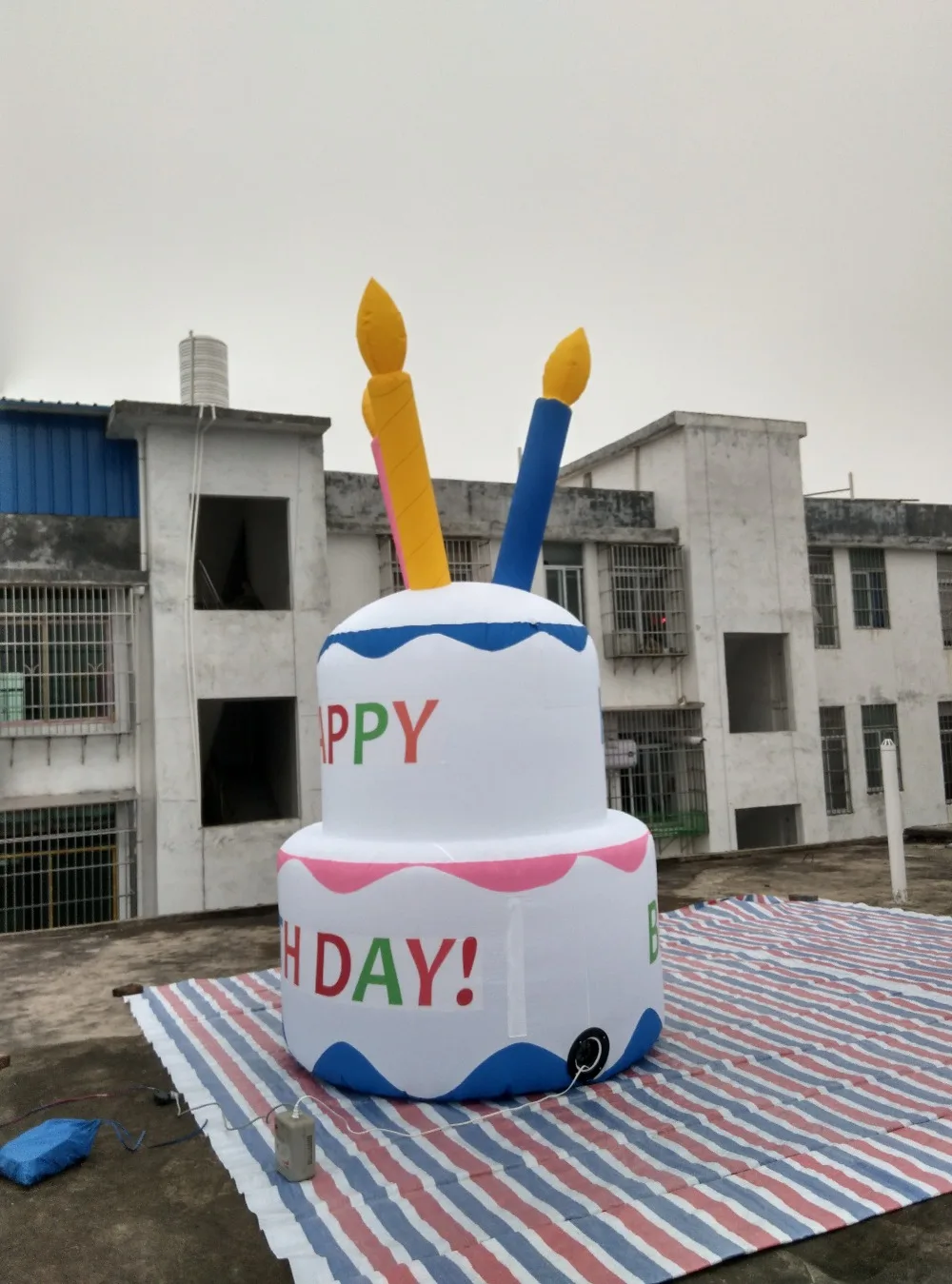 

Amazing Beautiful Giant Inflatable Cake for Birthday Party Decorations Happy Birthday To U!