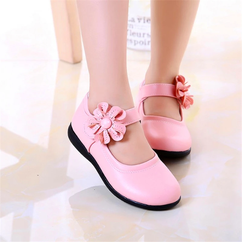 teen-age-girls-shoe-tits