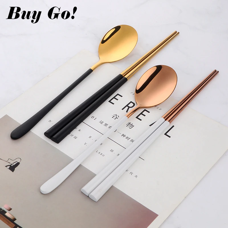 

1set Korean Reusable Spoon Dinnerware Set Stainless Steel Tableware Set Golden Hashi Chopsticks and Spoon Set Metal Sushi Sticks