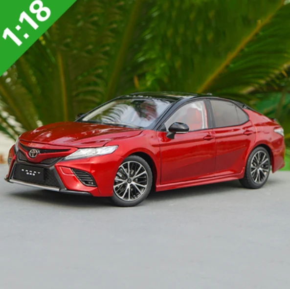 Модель автомобиля Toyota Camry 1/18 Sport 8 поколения с черным верхом коллекция подарков
