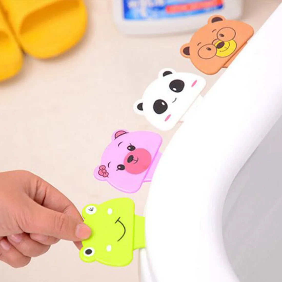 

Bath Bathroom Products Cute Cartoon Toilet Cover Lifting Device Toilet Lid Portable Handle House Accessories