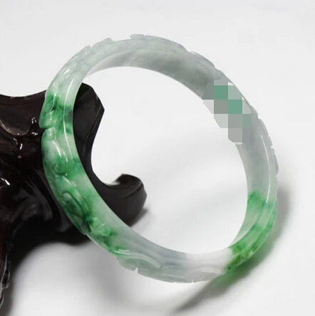 

2515 BEAUTIFUL HAND-CARVED EMERALD GREEN JADEITE JADE GEMS BANGLE BRACELET