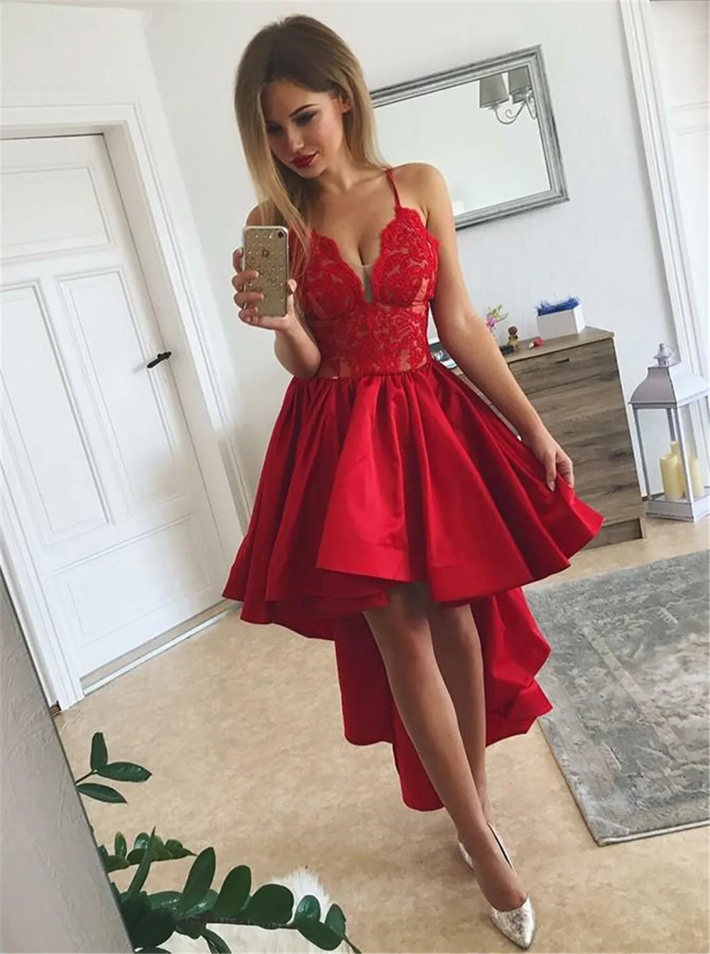 Открытое платье на выпускной. Красное платье. Платье на выпускной вечер. Платье вечернее короткое. Красивое красное платье.