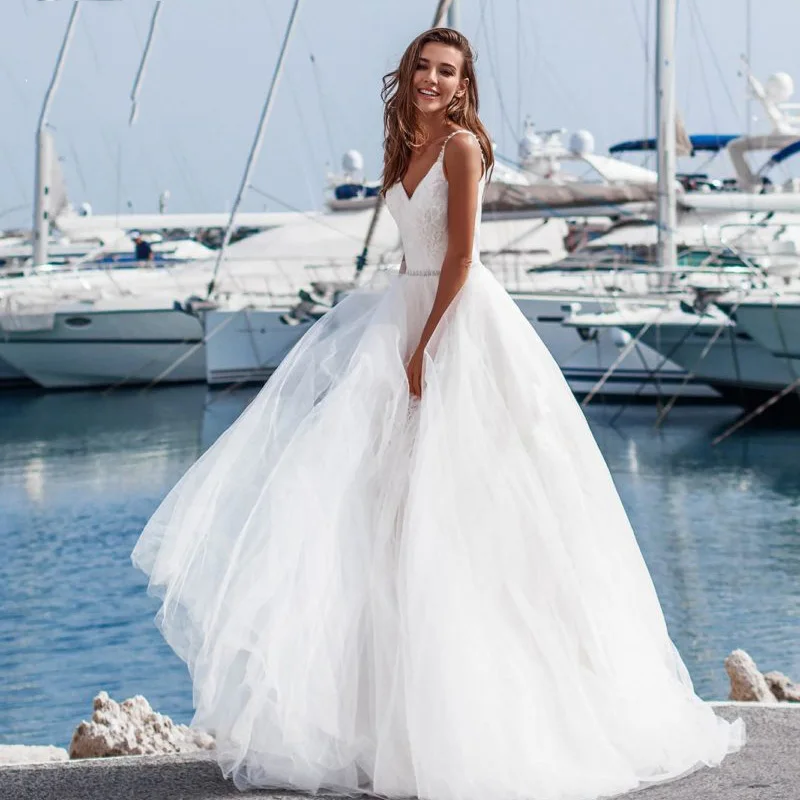

Eightree Chic V-neck Wedding Dresses Vintage Appliques Crystal Belt Vestidos de noiva Sleeveless A-Line Plus Size Wedding Gowns