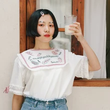 Дизайн, Милая женская летняя белая футболка с круглым вырезом, нагрудник с вышивкой и декоративными манжетами, галстук-бабочка, Женская свободная хлопковая футболка, Топ