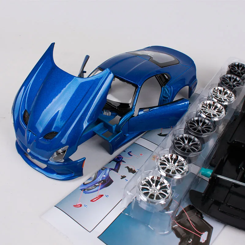 Maisto 1:24 2013 srt viper gts Металлическая Модель литья под давлением для dodge 33 части, собранная модель литья под давлением автомобиля 39271