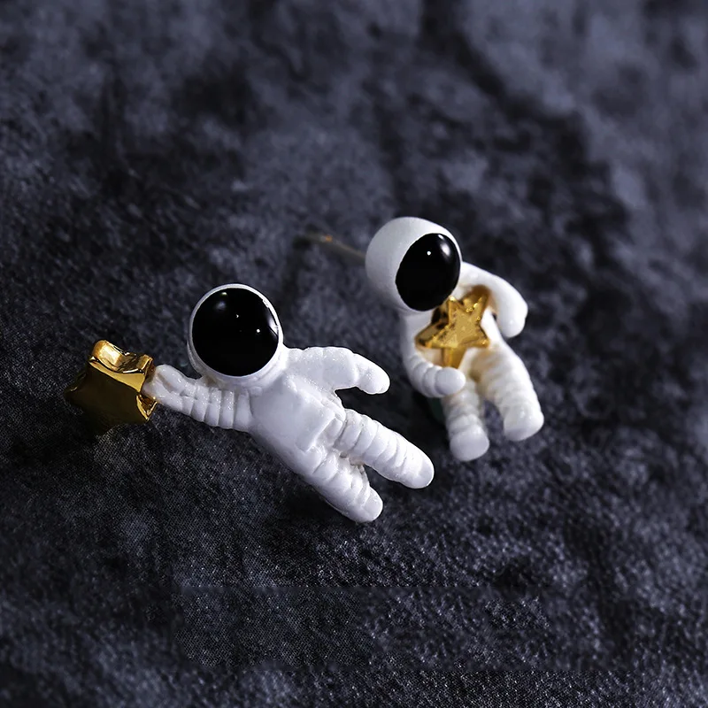 

Asymmetric Earrings Lovely Mini Astronauts Universe Planet Stars Design Earrings Ear Stud Fashion Jewelry