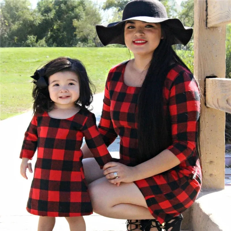 Семейные комплекты клетчатая одежда платья для мамы и дочки мама и платье для девочек наряды весенние красные вечернее платье семейная одежда