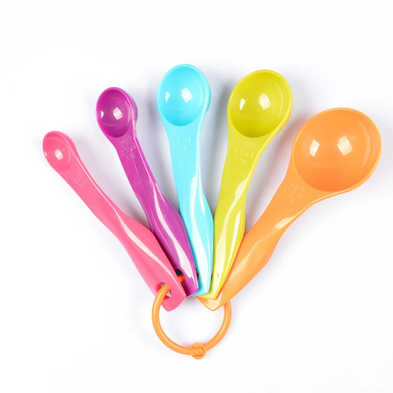 5 ピース/セットプラスチック計量スプーンミニサイズカラフルな 2 スケール (1/2 。 5/5/7.5/15) グラム/ミリリットル