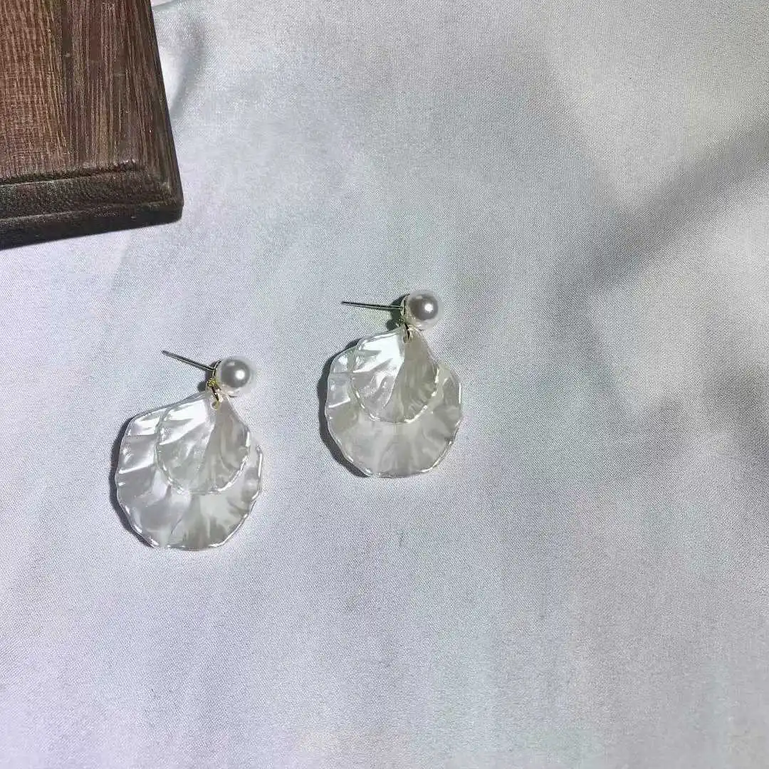 

same Earrings Korean double shell pearl earnail petal super-fairy temperament extremely simple Baitao Earrings woman