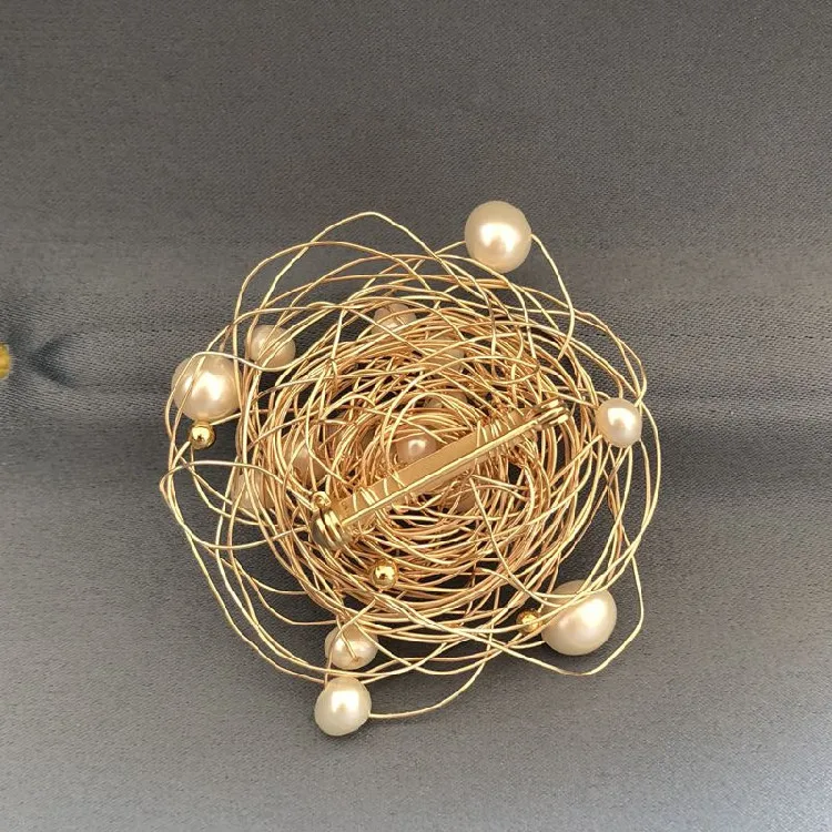 round pearl brooch (27)